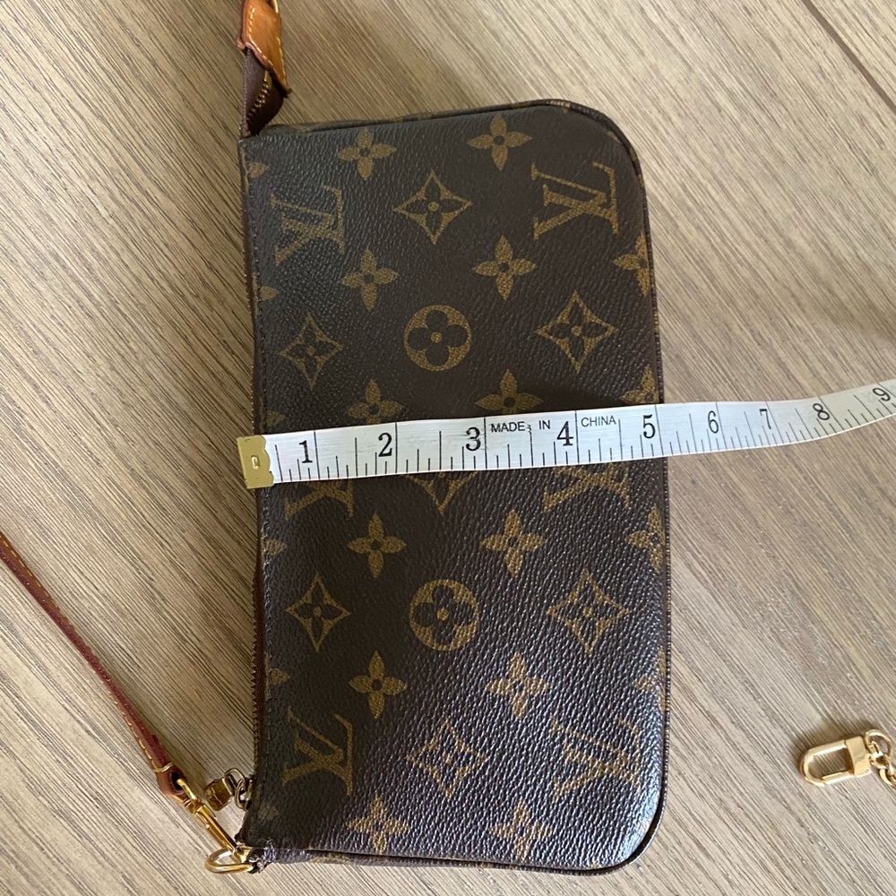 Louis Vuitton Pouchette - Authenitic - Original Owner - 3 Straps, Box, & Dustbag - Picture 7 of 17